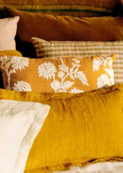 Sezane Coussin Brodé -  Grand Modèle- Les Tissus