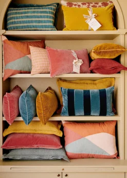 Sezane Coussin Brodé -  Grand Modèle- Les Tissus