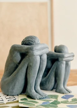 Sezane Sculpture Guénolée Courcoux - Femme Assise Grand Modèle- Les Invités
