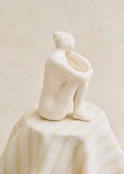 Sezane Sculpture Guénolée Courcoux - Femme Dans Ses Pensées Petit Modèle- Les Invités