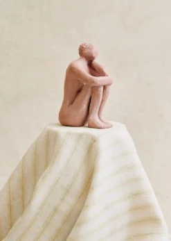 Sezane Sculpture Guénolée Courcoux - Femme Dans Ses Pensées Petit Modèle- Les Invités