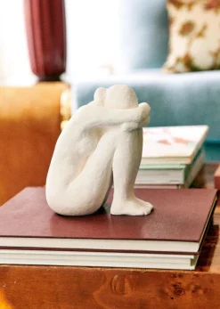 Sezane Sculpture Guénolée Courcoux - Femme Assise Petit Modèle- Les Invités