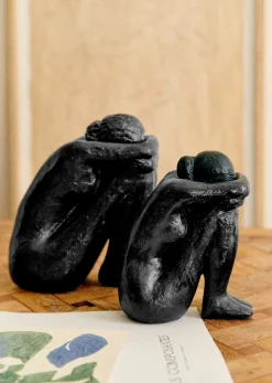 Sezane Sculpture Guénolée Courcoux - Femme Assise Grand Modèle- Les Invités